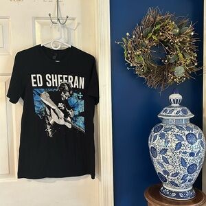 Women’s Ed Sheeran Divide World Tour 2018 T-Shirt Unisex Double Sided Size M